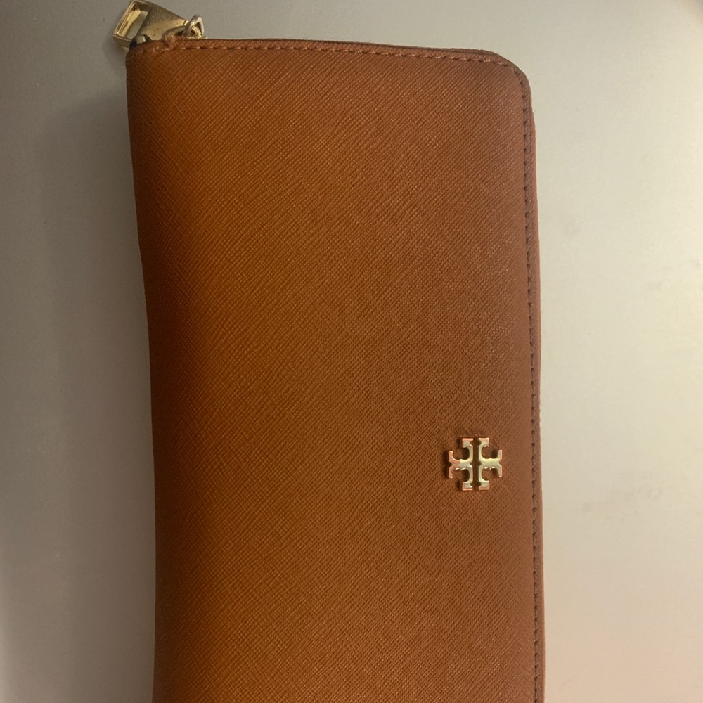 Tory Burch wallet sold